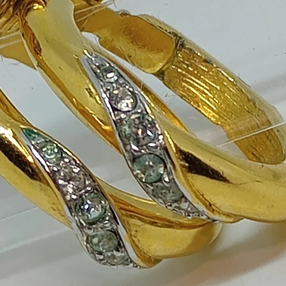 * vintage Crown Trifari gold tone & rhinestones hoops clip on earrings